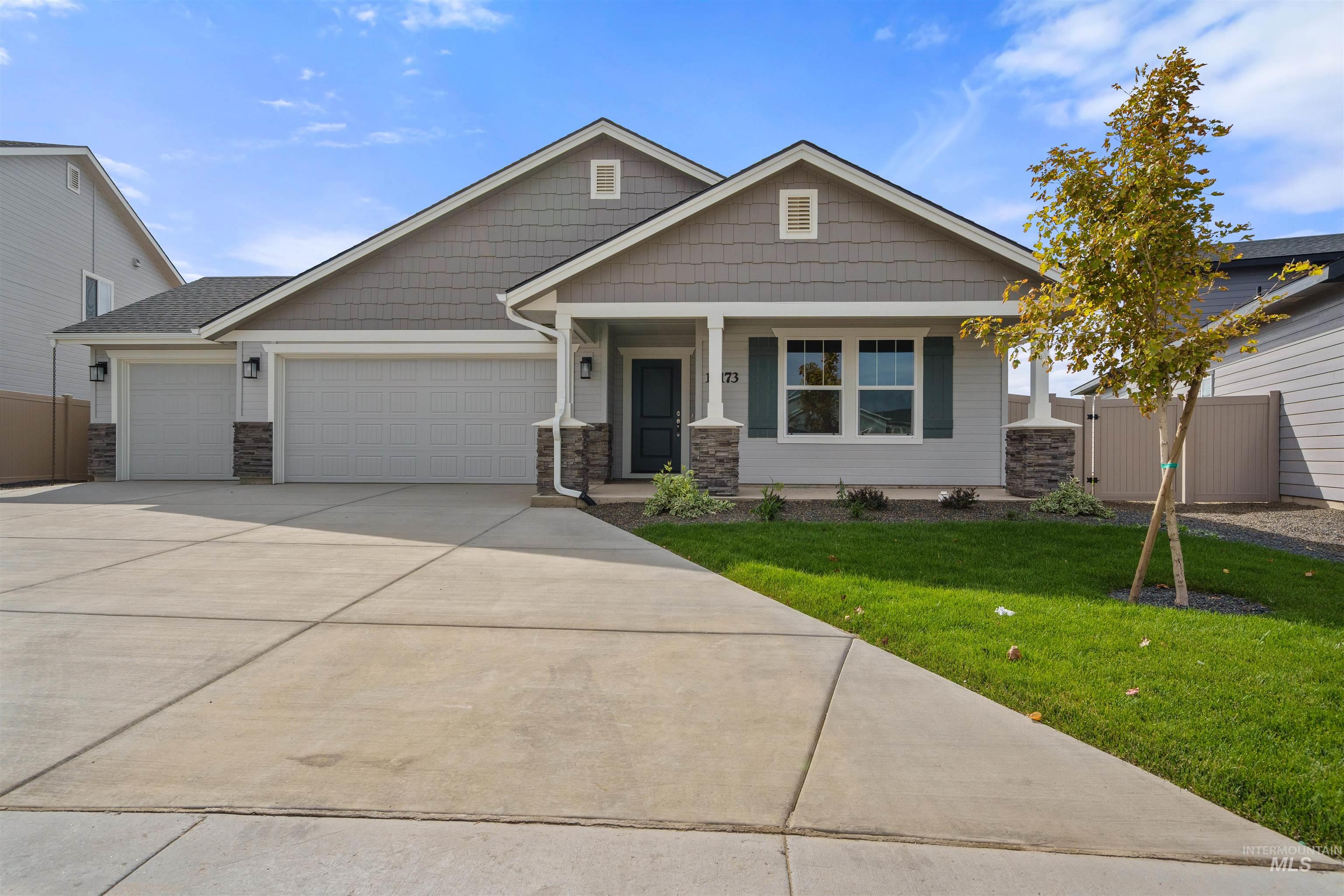 607 Dunmore Ave, Middleton, Idaho 83644, 3 Bedrooms, 2 Bathrooms, Residential For Sale, Price $461,990,MLS 98983491