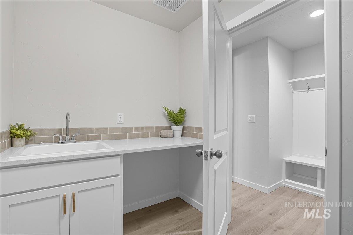 607 Dunmore Ave, Middleton, Idaho 83644, 3 Bedrooms, 2 Bathrooms, Residential For Sale, Price $461,990,MLS 98983491