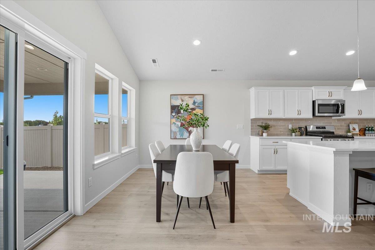 607 Dunmore Ave, Middleton, Idaho 83644, 3 Bedrooms, 2 Bathrooms, Residential For Sale, Price $461,990,MLS 98983491