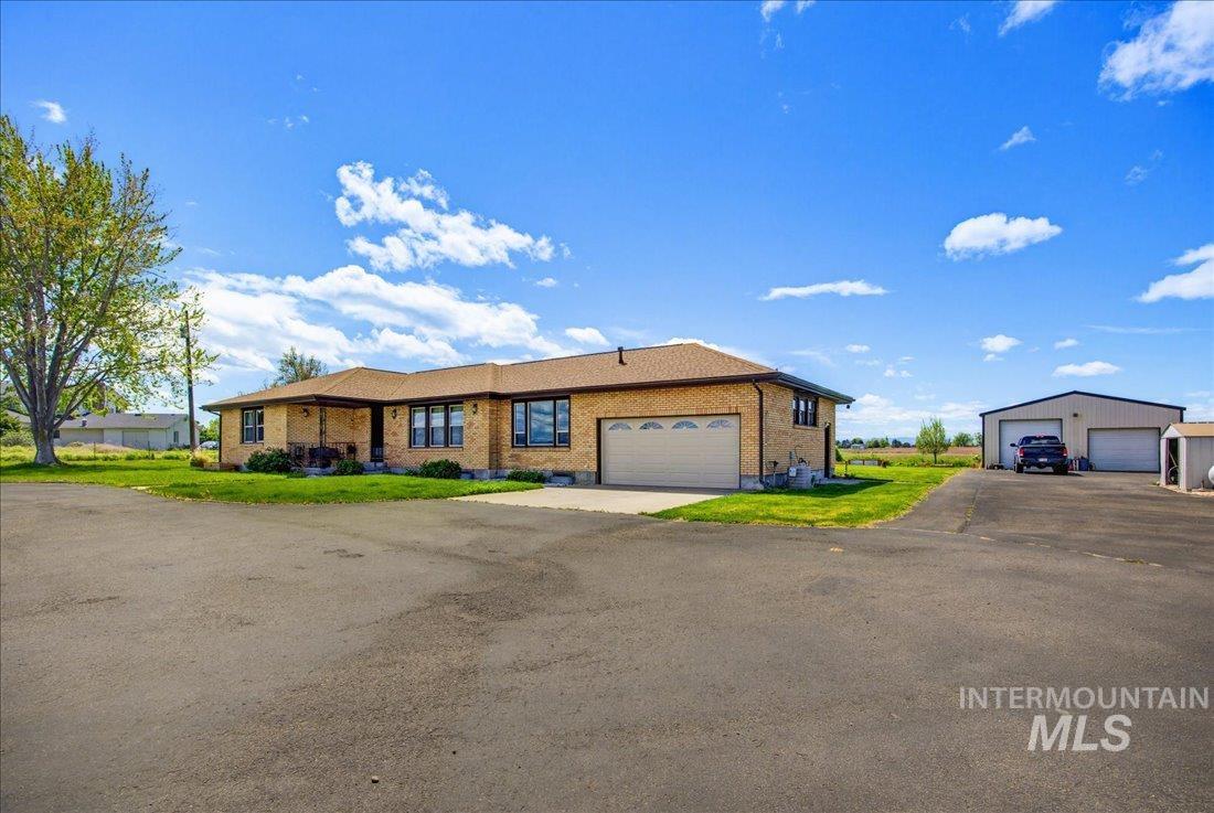 1901 S Ten Mile rd, Meridian, Idaho 83642, 6 Bedrooms, 3 Bathrooms, Residential For Sale, Price $975,000,MLS 98983492