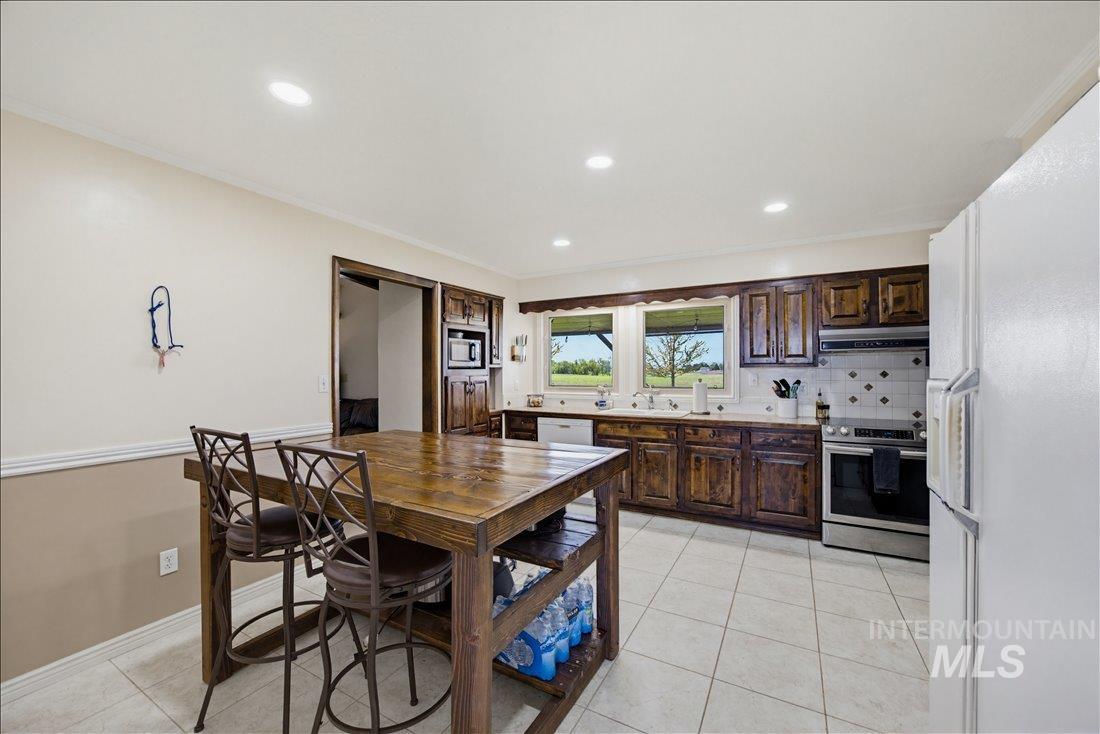 1901 S Ten Mile rd, Meridian, Idaho 83642, 6 Bedrooms, 3 Bathrooms, Residential For Sale, Price $975,000,MLS 98983492