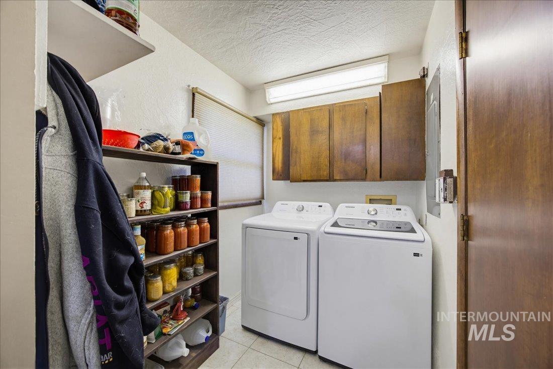 1901 S Ten Mile rd, Meridian, Idaho 83642, 6 Bedrooms, 3 Bathrooms, Residential For Sale, Price $975,000,MLS 98983492