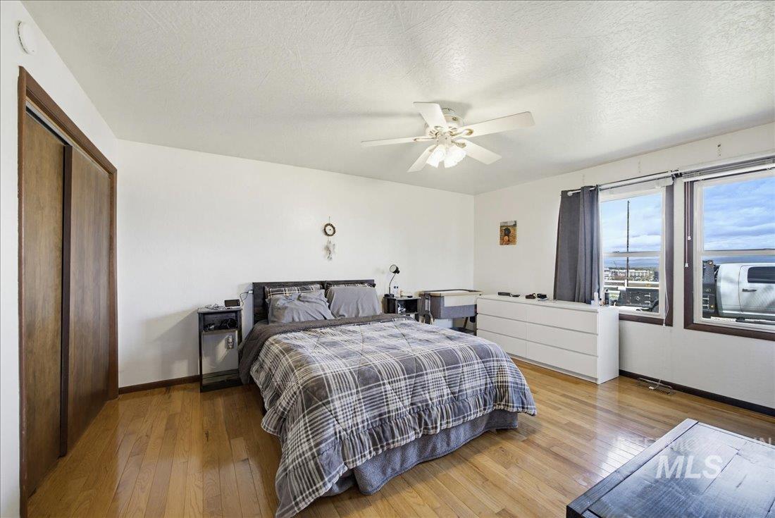 1901 S Ten Mile rd, Meridian, Idaho 83642, 6 Bedrooms, 3 Bathrooms, Residential For Sale, Price $975,000,MLS 98983492