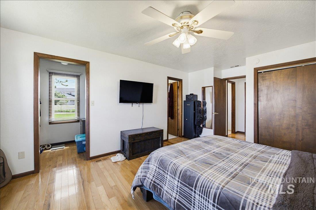 1901 S Ten Mile rd, Meridian, Idaho 83642, 6 Bedrooms, 3 Bathrooms, Residential For Sale, Price $975,000,MLS 98983492