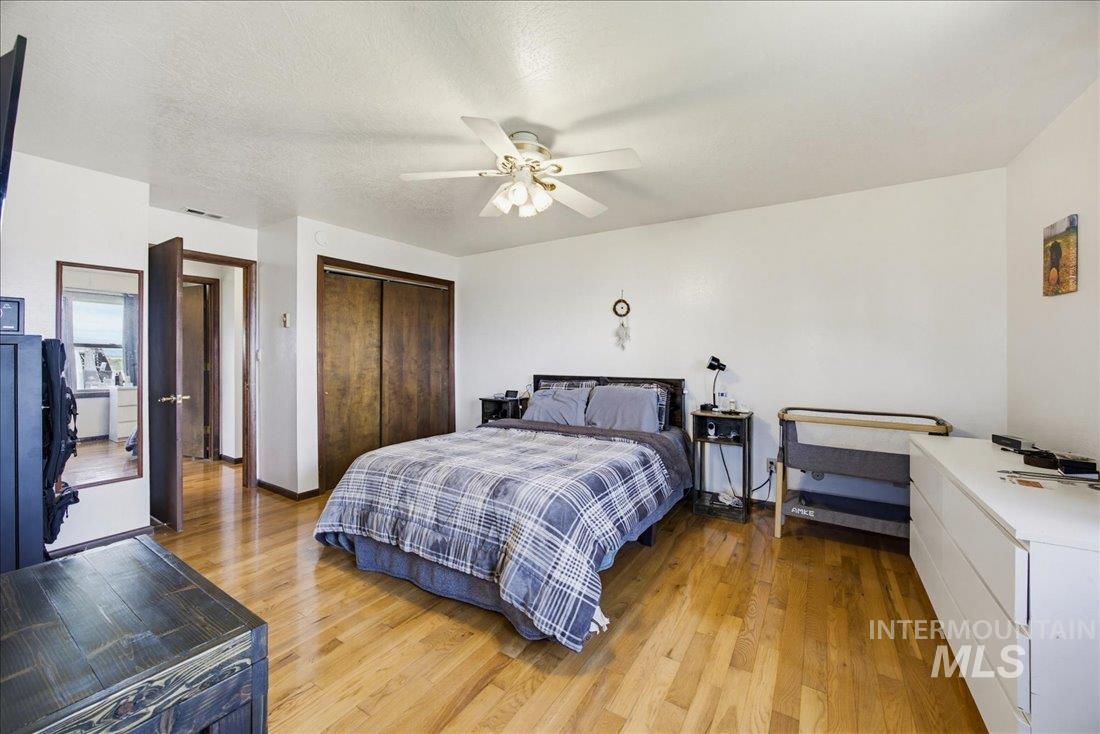 1901 S Ten Mile rd, Meridian, Idaho 83642, 6 Bedrooms, 3 Bathrooms, Residential For Sale, Price $975,000,MLS 98983492