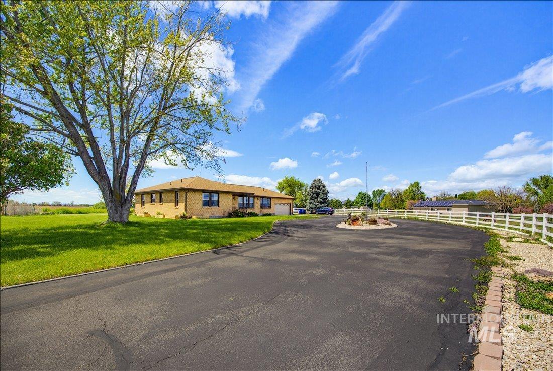 1901 S Ten Mile rd, Meridian, Idaho 83642, 6 Bedrooms, 3 Bathrooms, Residential For Sale, Price $975,000,MLS 98983492