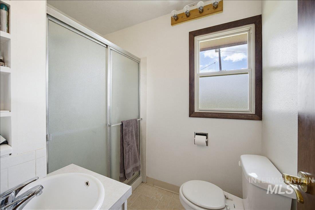 1901 S Ten Mile rd, Meridian, Idaho 83642, 6 Bedrooms, 3 Bathrooms, Residential For Sale, Price $975,000,MLS 98983492