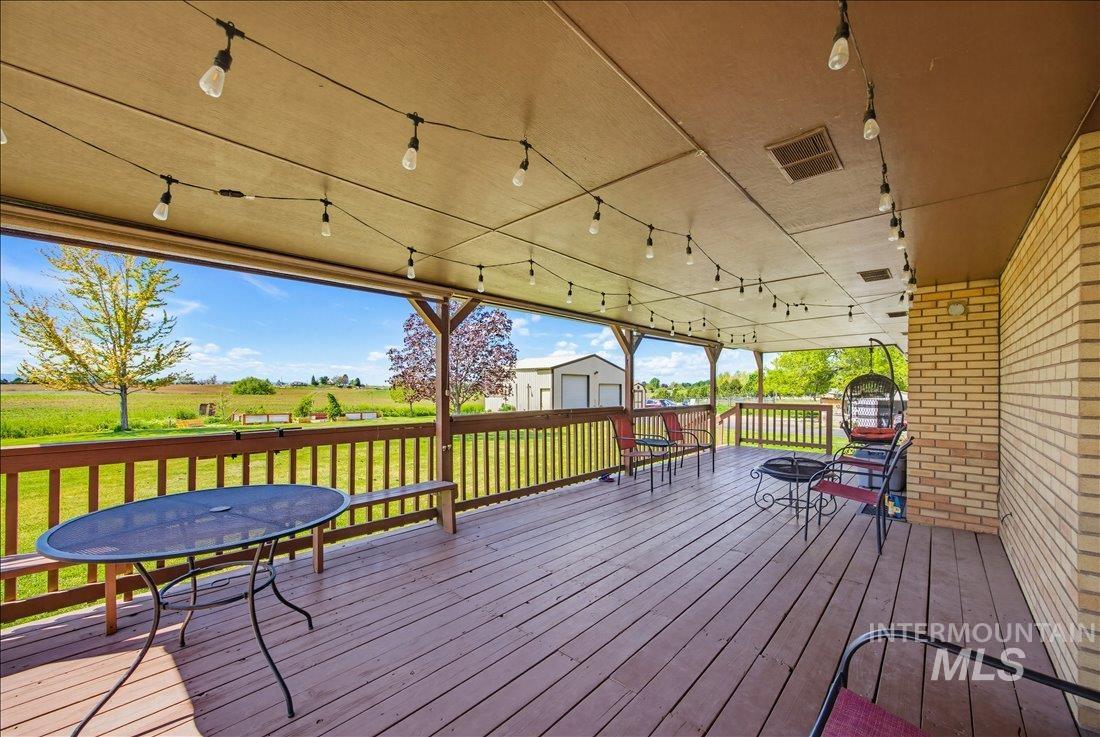 1901 S Ten Mile rd, Meridian, Idaho 83642, 6 Bedrooms, 3 Bathrooms, Residential For Sale, Price $975,000,MLS 98983492