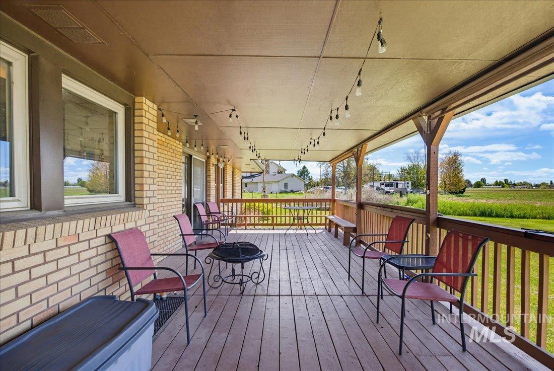 1901 S Ten Mile rd, Meridian, Idaho 83642, 6 Bedrooms, 3 Bathrooms, Residential For Sale, Price $975,000,MLS 98983492