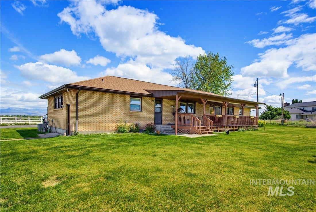 1901 S Ten Mile rd, Meridian, Idaho 83642, 6 Bedrooms, 3 Bathrooms, Residential For Sale, Price $975,000,MLS 98983492