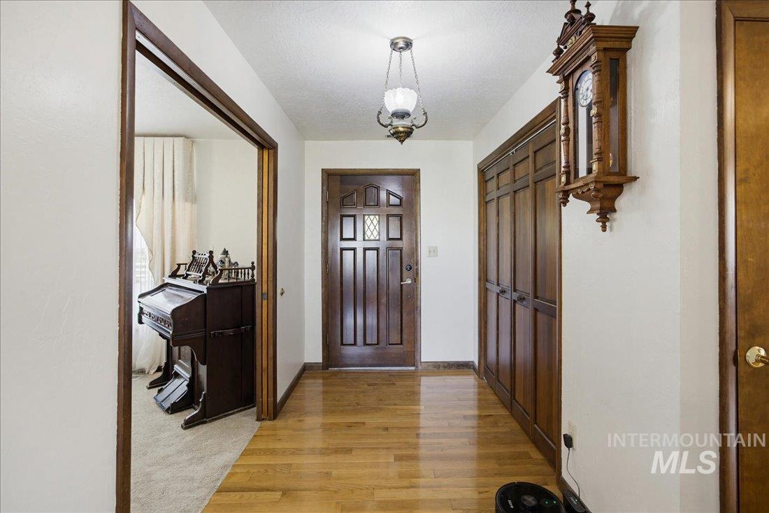 1901 S Ten Mile rd, Meridian, Idaho 83642, 6 Bedrooms, 3 Bathrooms, Residential For Sale, Price $975,000,MLS 98983492