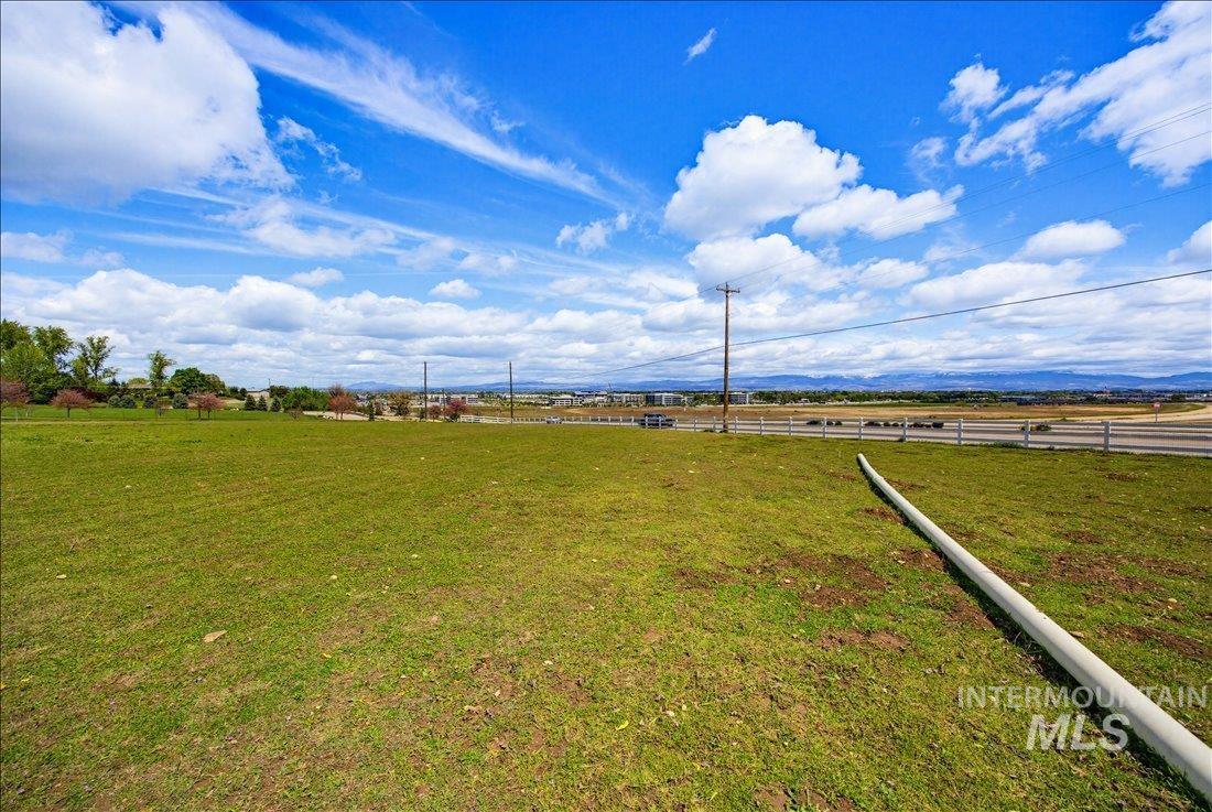 1901 S Ten Mile rd, Meridian, Idaho 83642, 6 Bedrooms, 3 Bathrooms, Residential For Sale, Price $975,000,MLS 98983492