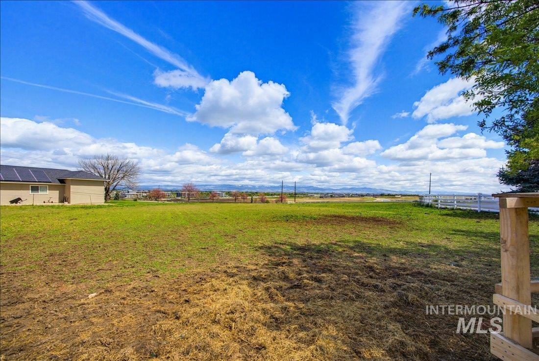 1901 S Ten Mile rd, Meridian, Idaho 83642, 6 Bedrooms, 3 Bathrooms, Residential For Sale, Price $975,000,MLS 98983492