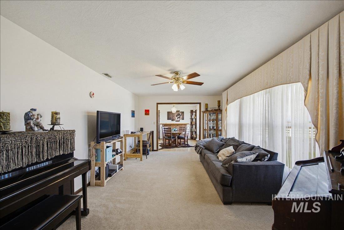 1901 S Ten Mile rd, Meridian, Idaho 83642, 6 Bedrooms, 3 Bathrooms, Residential For Sale, Price $975,000,MLS 98983492