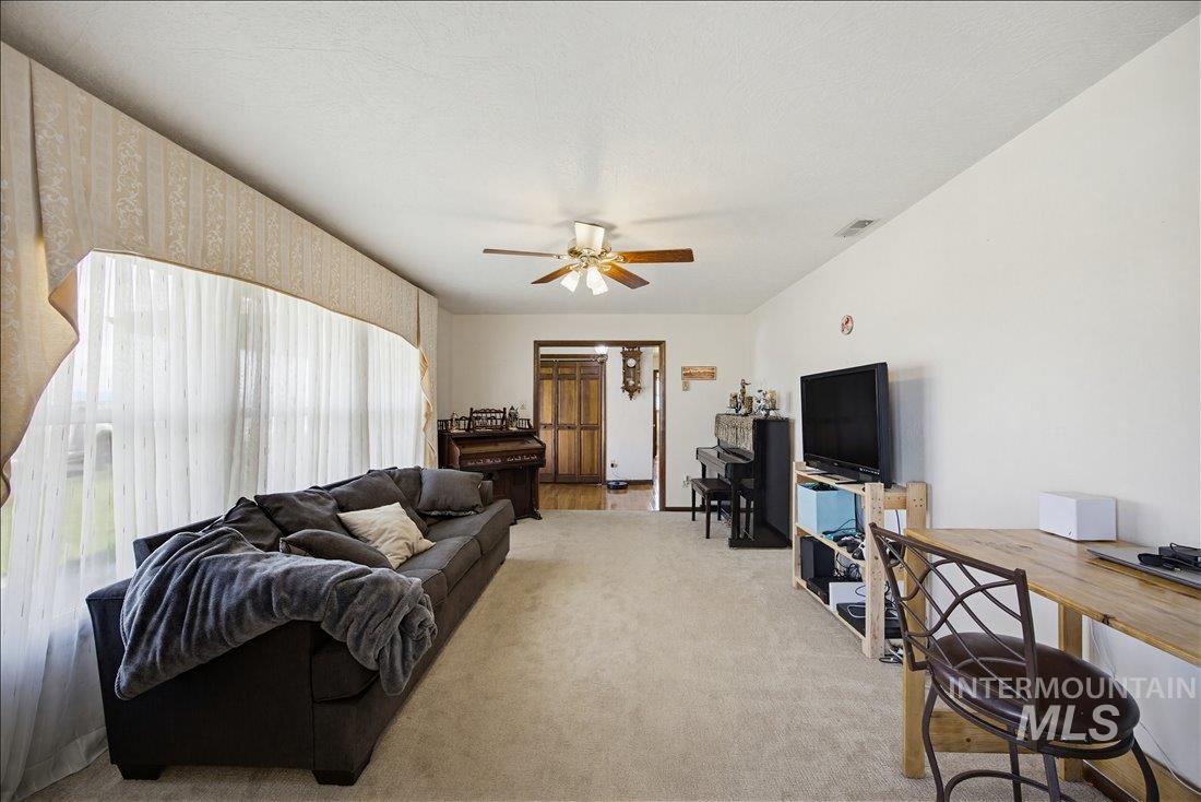 1901 S Ten Mile rd, Meridian, Idaho 83642, 6 Bedrooms, 3 Bathrooms, Residential For Sale, Price $975,000,MLS 98983492