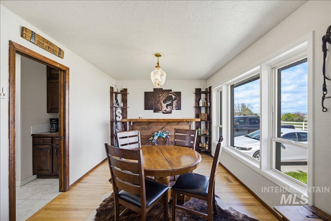 1901 S Ten Mile rd, Meridian, Idaho 83642, 6 Bedrooms, 3 Bathrooms, Residential For Sale, Price $975,000,MLS 98983492