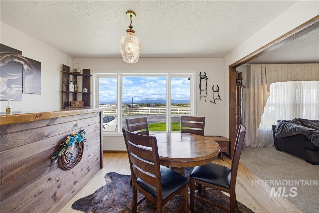 1901 S Ten Mile rd, Meridian, Idaho 83642, 6 Bedrooms, 3 Bathrooms, Residential For Sale, Price $975,000,MLS 98983492