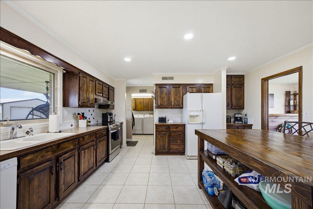 1901 S Ten Mile rd, Meridian, Idaho 83642, 6 Bedrooms, 3 Bathrooms, Residential For Sale, Price $975,000,MLS 98983492