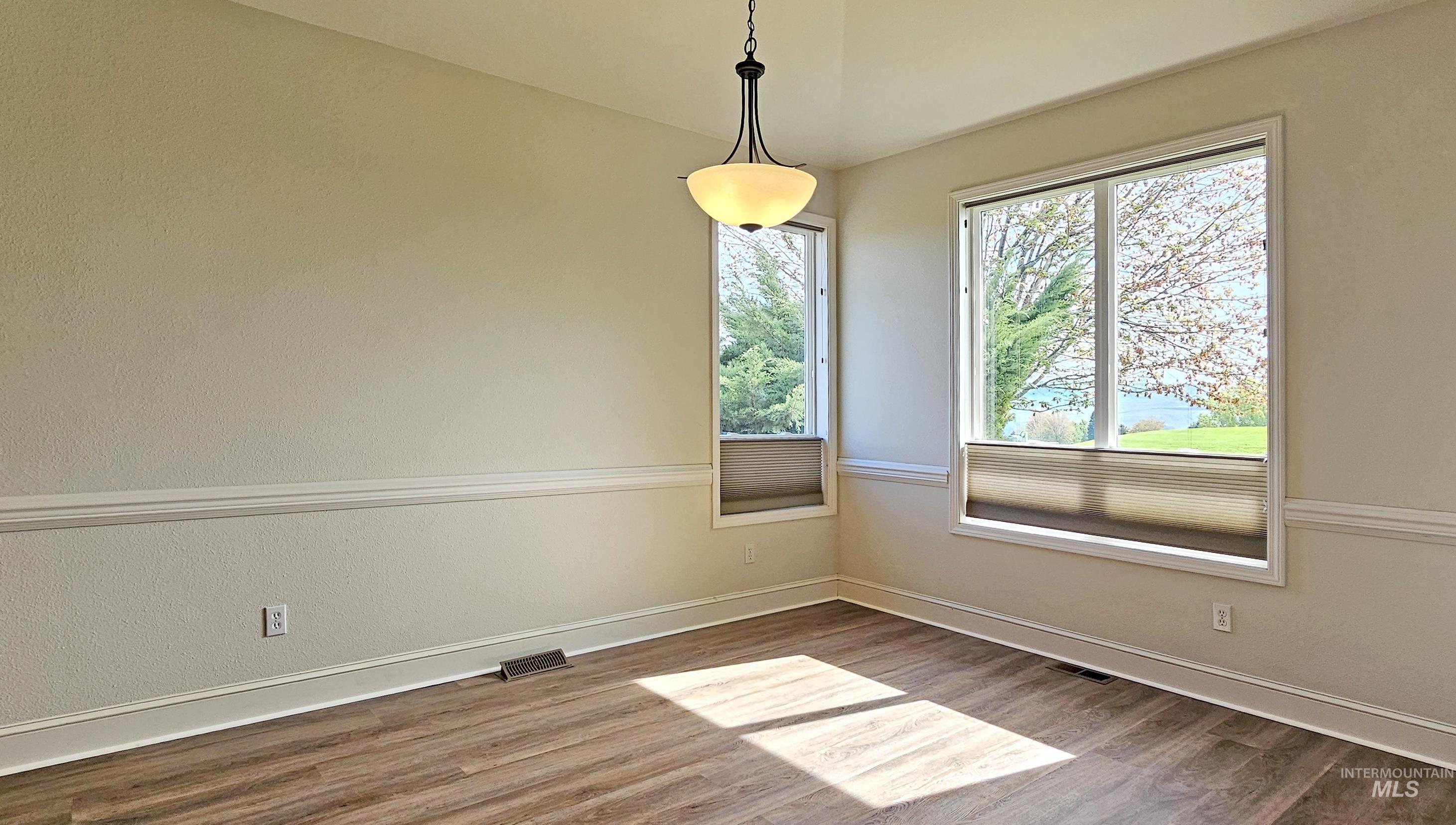 3775 Swallows Nest Court, Clarkston, Washington 99403, 2 Bedrooms, 2 Bathrooms, Residential For Sale, Price $435,000,MLS 98983494