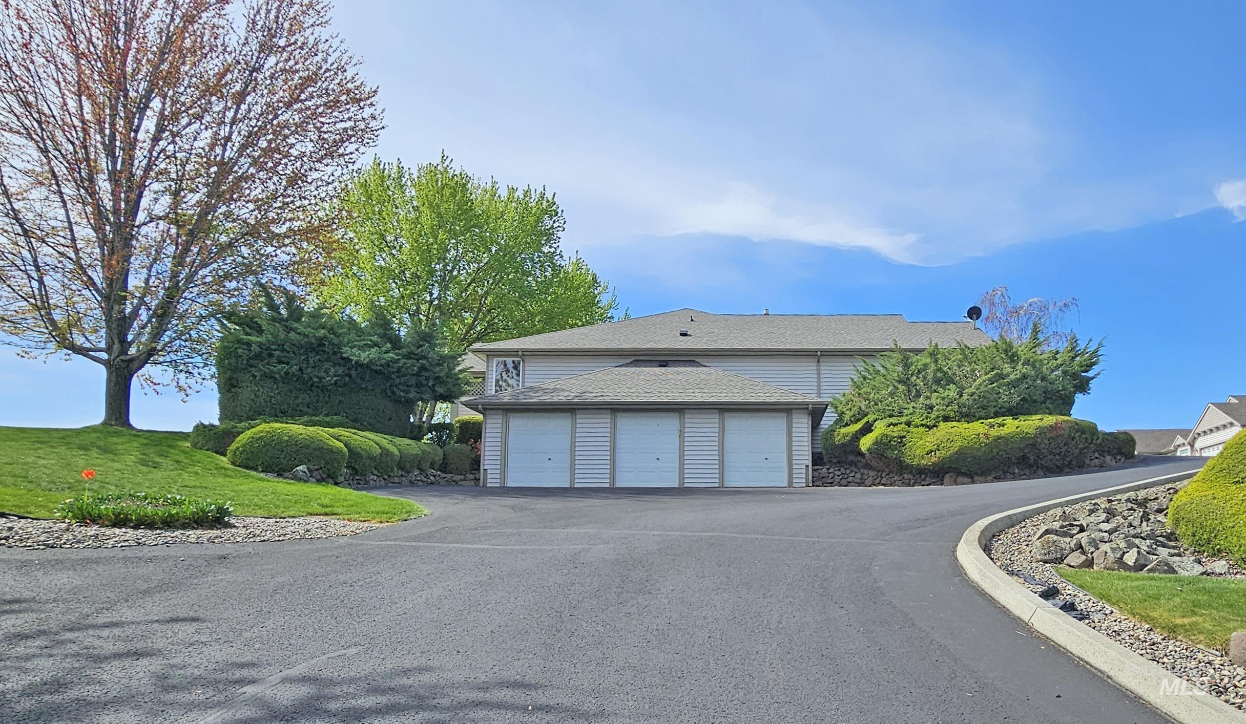 3775 Swallows Nest Court, Clarkston, Washington 99403, 2 Bedrooms, 2 Bathrooms, Residential For Sale, Price $435,000,MLS 98983494