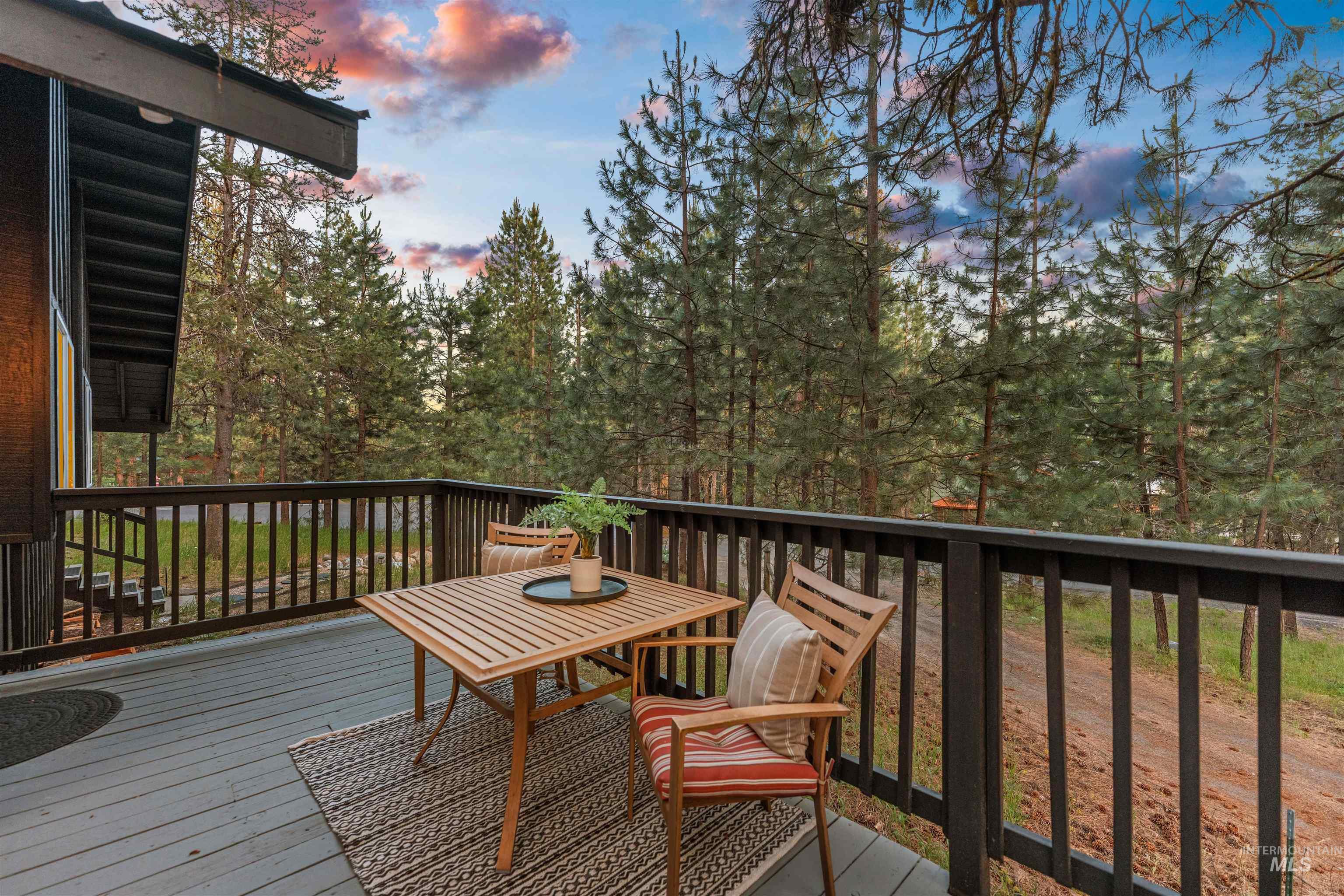 285 Rio Vista Blvd, McCall, Idaho 83638, 2 Bedrooms, 1 Bathroom, Residential For Sale, Price $600,000,MLS 98983495