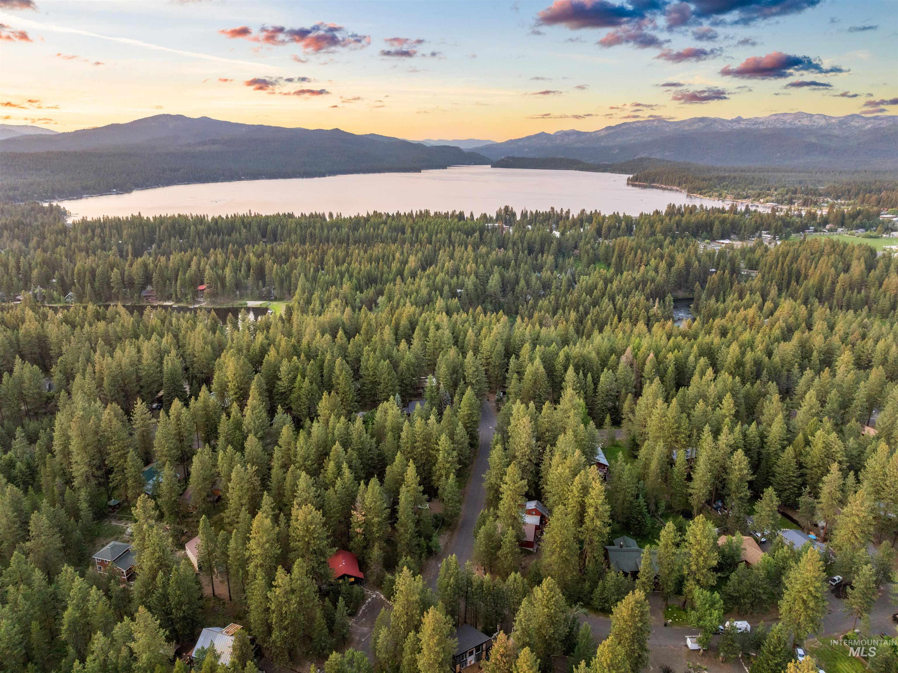 285 Rio Vista Blvd, McCall, Idaho 83638, 2 Bedrooms, 1 Bathroom, Residential For Sale, Price $600,000,MLS 98983495
