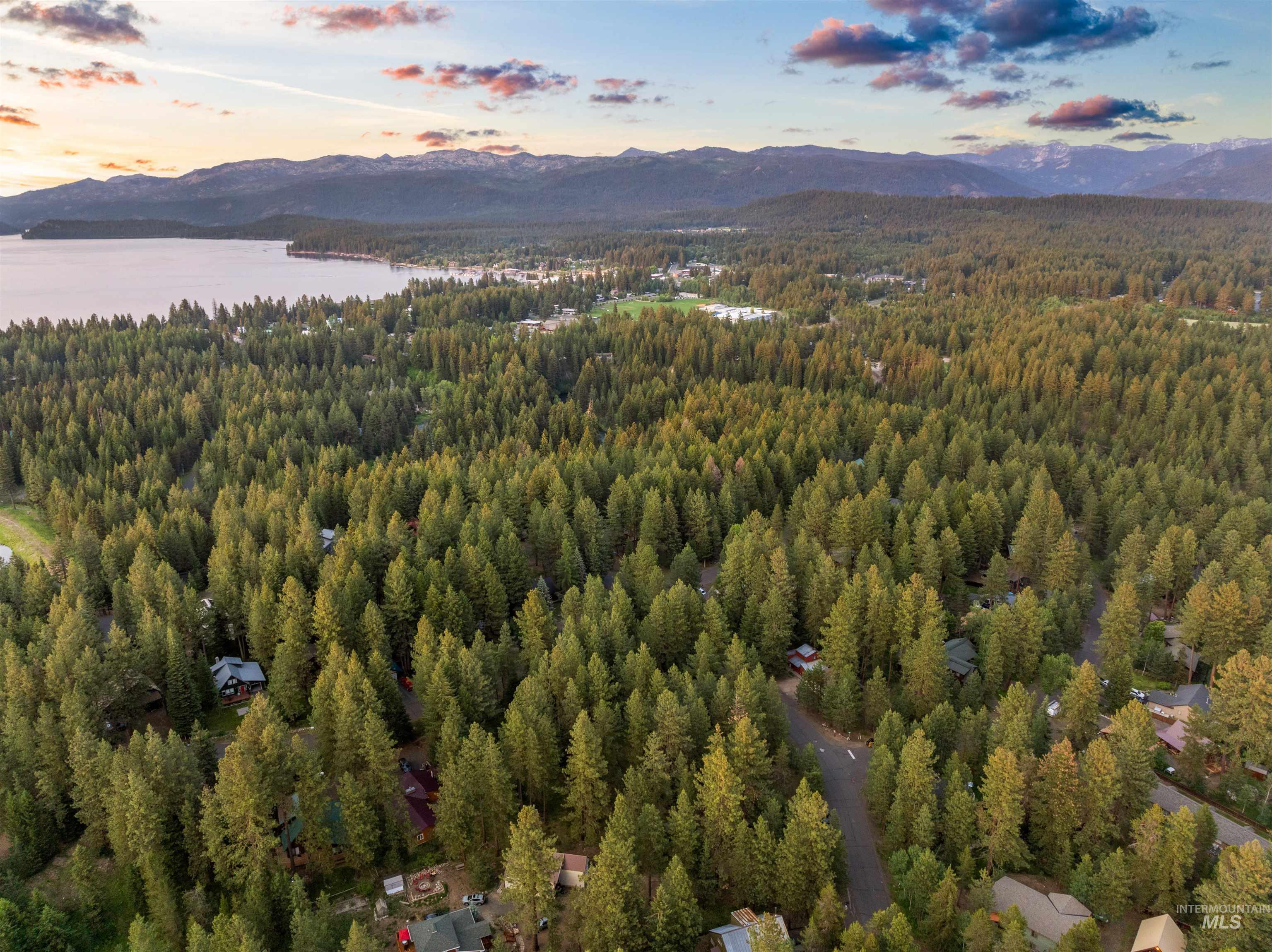 285 Rio Vista Blvd, McCall, Idaho 83638, 2 Bedrooms, 1 Bathroom, Residential For Sale, Price $600,000,MLS 98983495