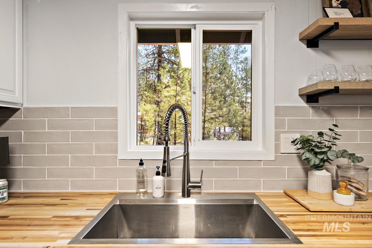 285 Rio Vista Blvd, McCall, Idaho 83638, 2 Bedrooms, 1 Bathroom, Residential For Sale, Price $600,000,MLS 98983495