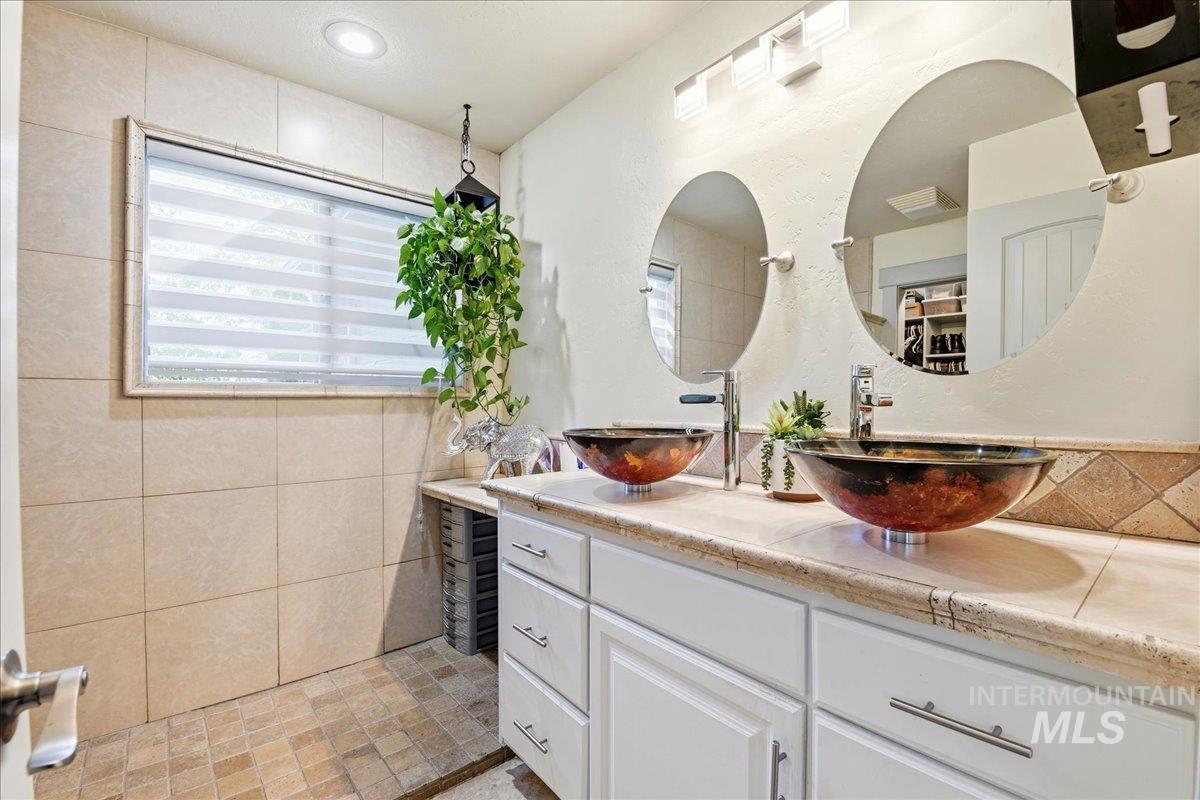 12451 W Murchison St, Boise, Idaho 83709, 3 Bedrooms, 2.5 Bathrooms, Residential For Sale, Price $599,900,MLS 98983496