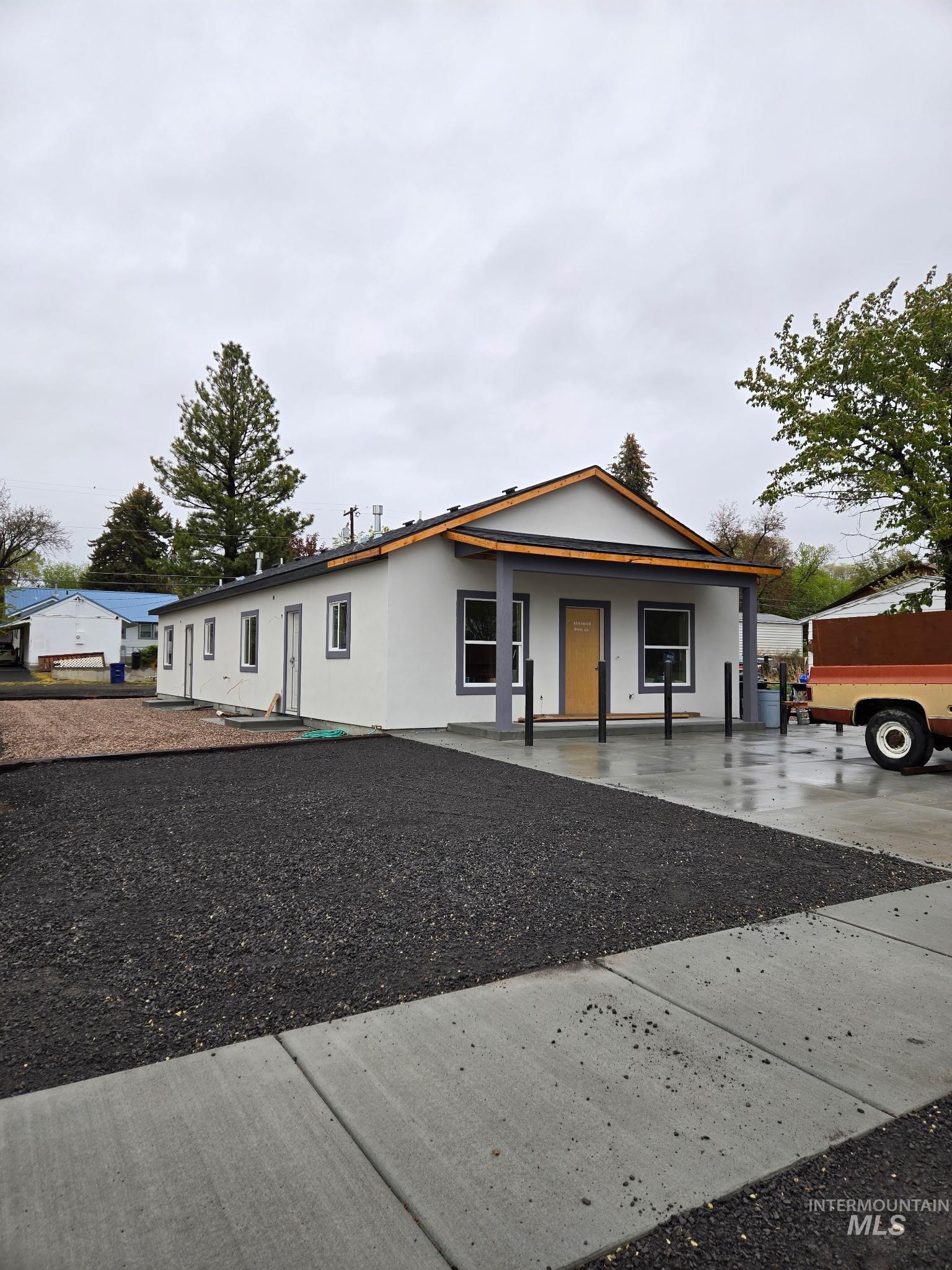 214 A/B E Avenue E, Jerome, Idaho 83301, 2 Bedrooms, 1 Bathroom, Residential Income For Sale, Price $465,000,MLS 98983497