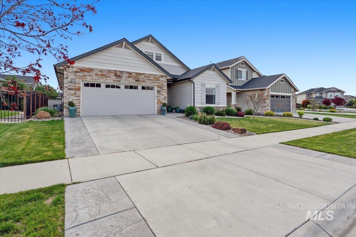 1044 N Synergy Ln, Eagle, Idaho 83616, 3 Bedrooms, 2 Bathrooms, Residential For Sale, Price $574,900,MLS 98983502
