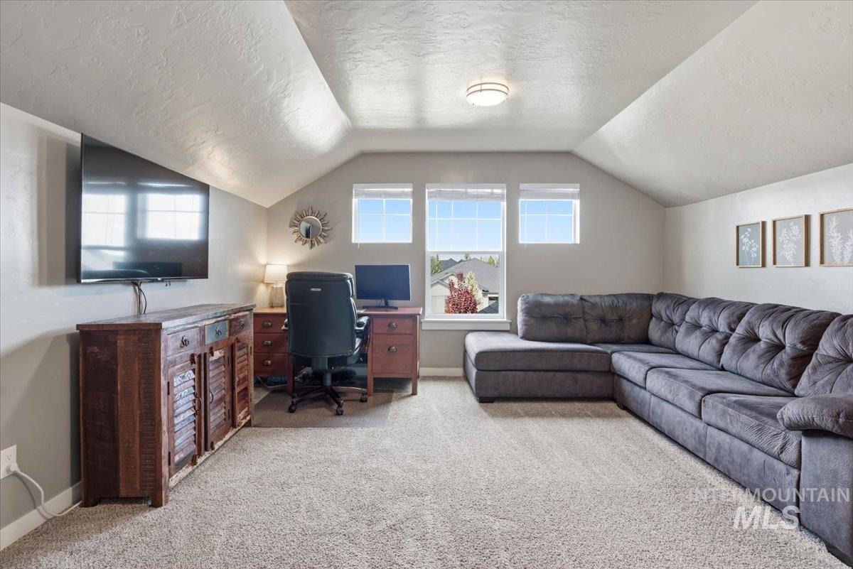1044 N Synergy Ln, Eagle, Idaho 83616, 3 Bedrooms, 2 Bathrooms, Residential For Sale, Price $574,900,MLS 98983502