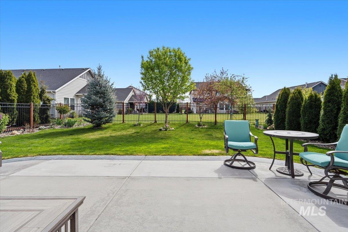 1044 N Synergy Ln, Eagle, Idaho 83616, 3 Bedrooms, 2 Bathrooms, Residential For Sale, Price $574,900,MLS 98983502