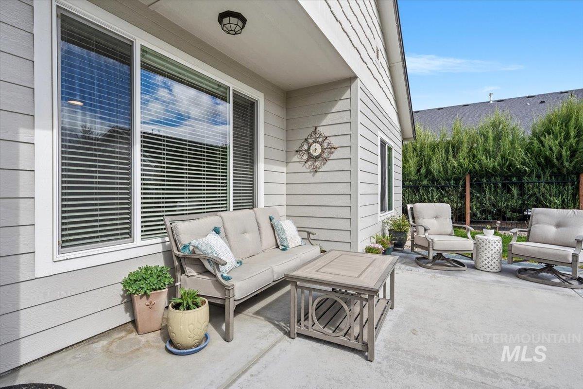 1044 N Synergy Ln, Eagle, Idaho 83616, 3 Bedrooms, 2 Bathrooms, Residential For Sale, Price $574,900,MLS 98983502