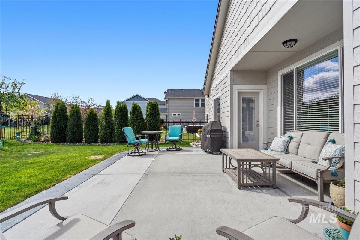 1044 N Synergy Ln, Eagle, Idaho 83616, 3 Bedrooms, 2 Bathrooms, Residential For Sale, Price $574,900,MLS 98983502