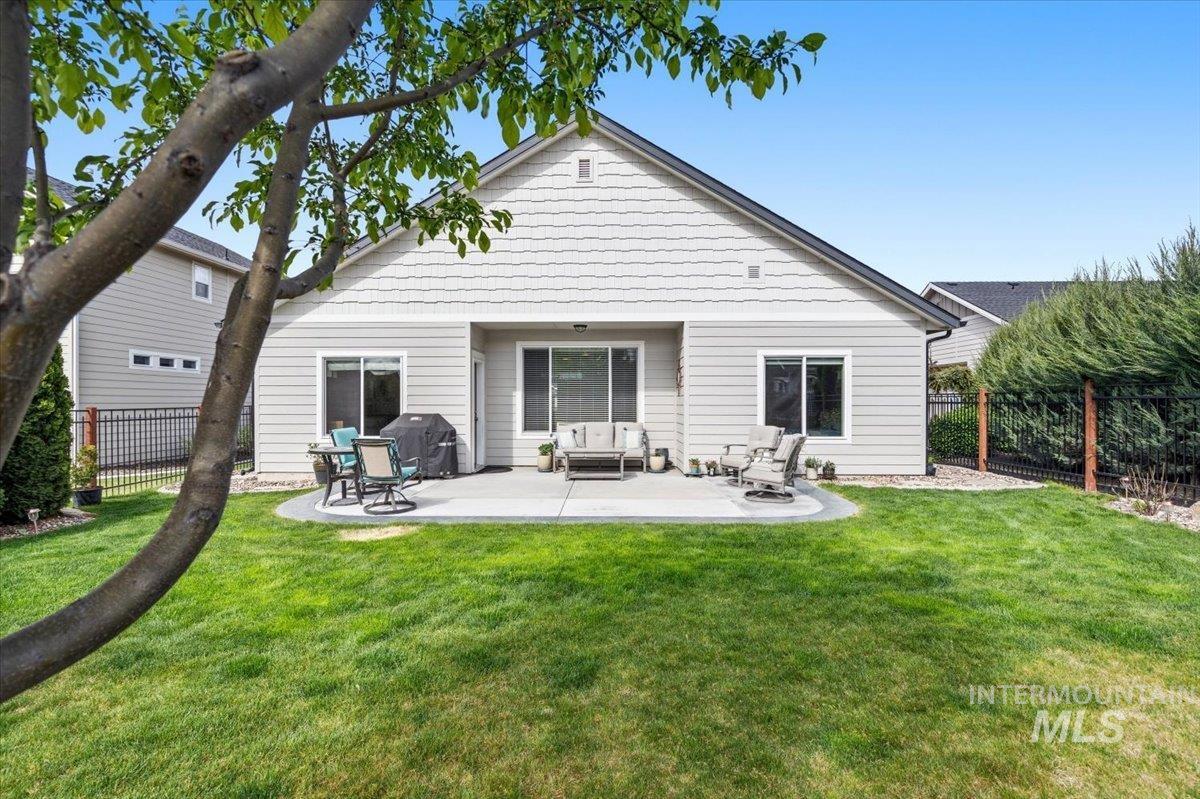 1044 N Synergy Ln, Eagle, Idaho 83616, 3 Bedrooms, 2 Bathrooms, Residential For Sale, Price $574,900,MLS 98983502