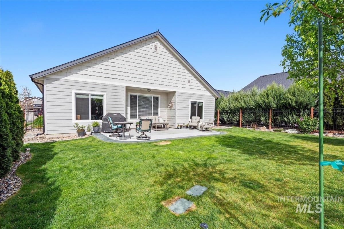 1044 N Synergy Ln, Eagle, Idaho 83616, 3 Bedrooms, 2 Bathrooms, Residential For Sale, Price $574,900,MLS 98983502