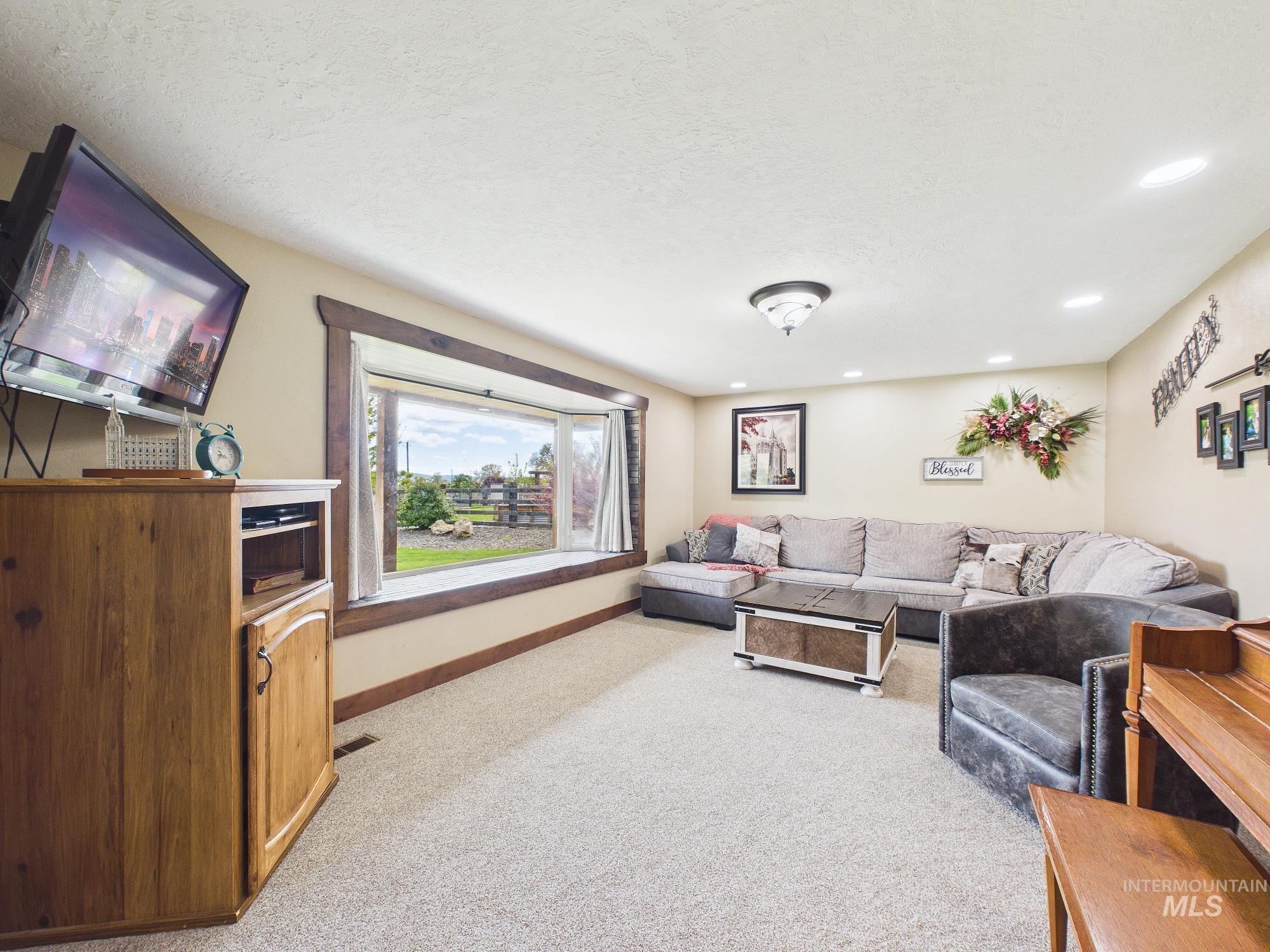 2772 E Black Canyon (hwy 52, N), Emmett, Idaho 83617, 4 Bedrooms, 3 Bathrooms, Residential For Sale, Price $712,000, 98983504