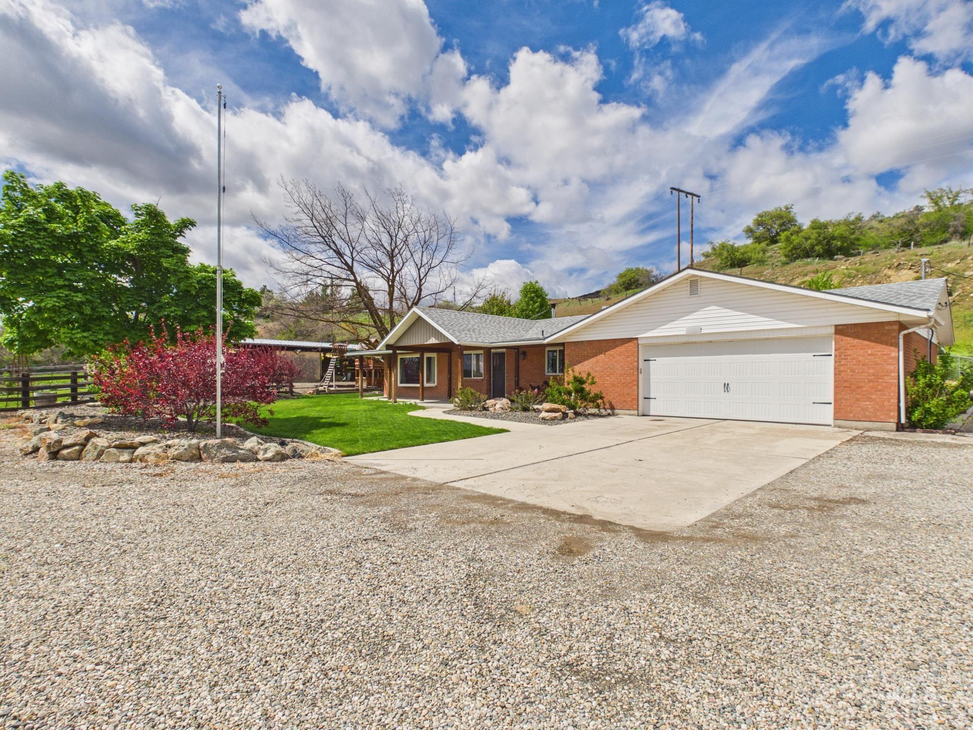 2772 E Black Canyon (hwy 52, N), Emmett, Idaho 83617, 4 Bedrooms, 3 Bathrooms, Residential For Sale, Price $712,000, 98983504