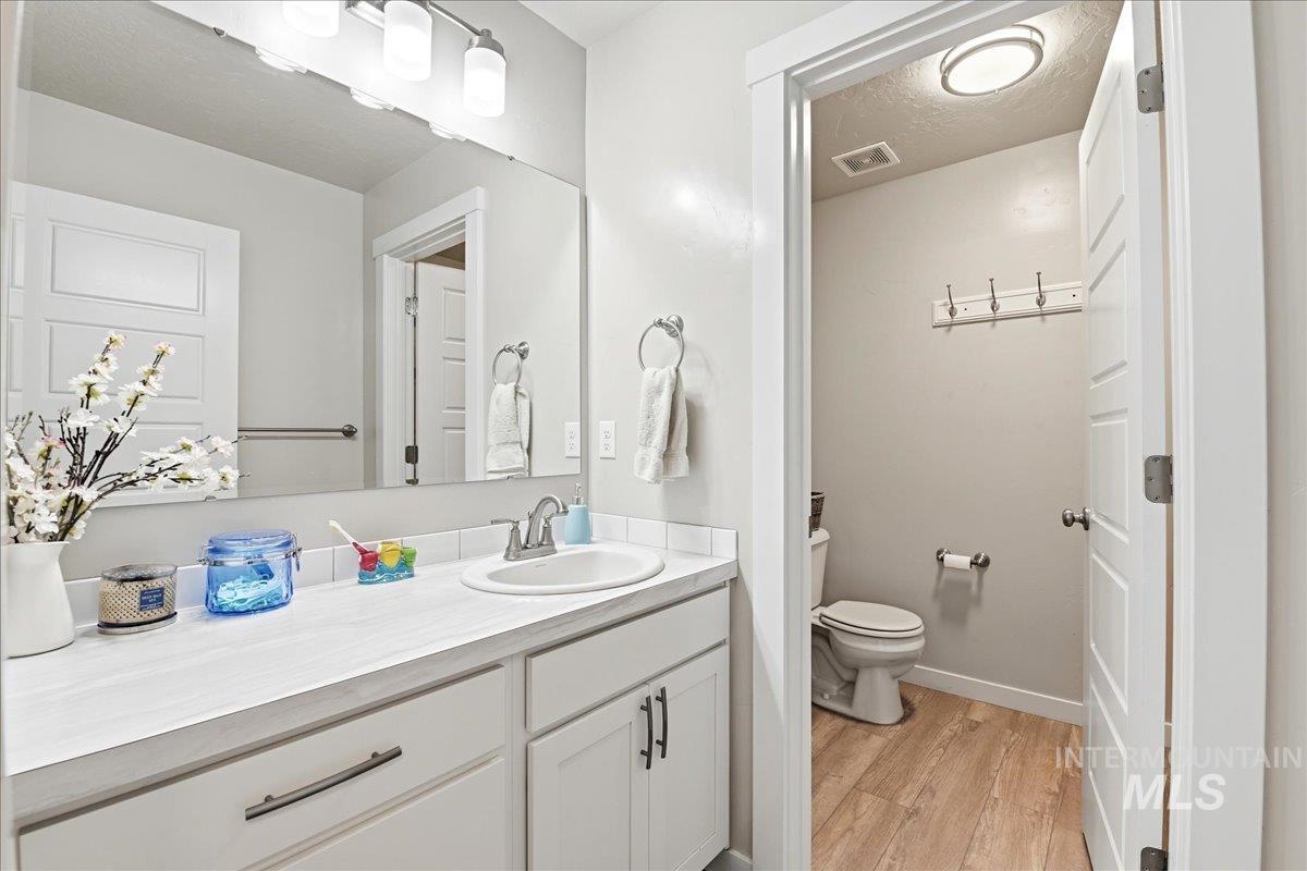 2741 W Marbeth Dr, Meridian, Idaho 83642, 5 Bedrooms, 2.5 Bathrooms, Residential For Sale, Price $520,000,MLS 98983507