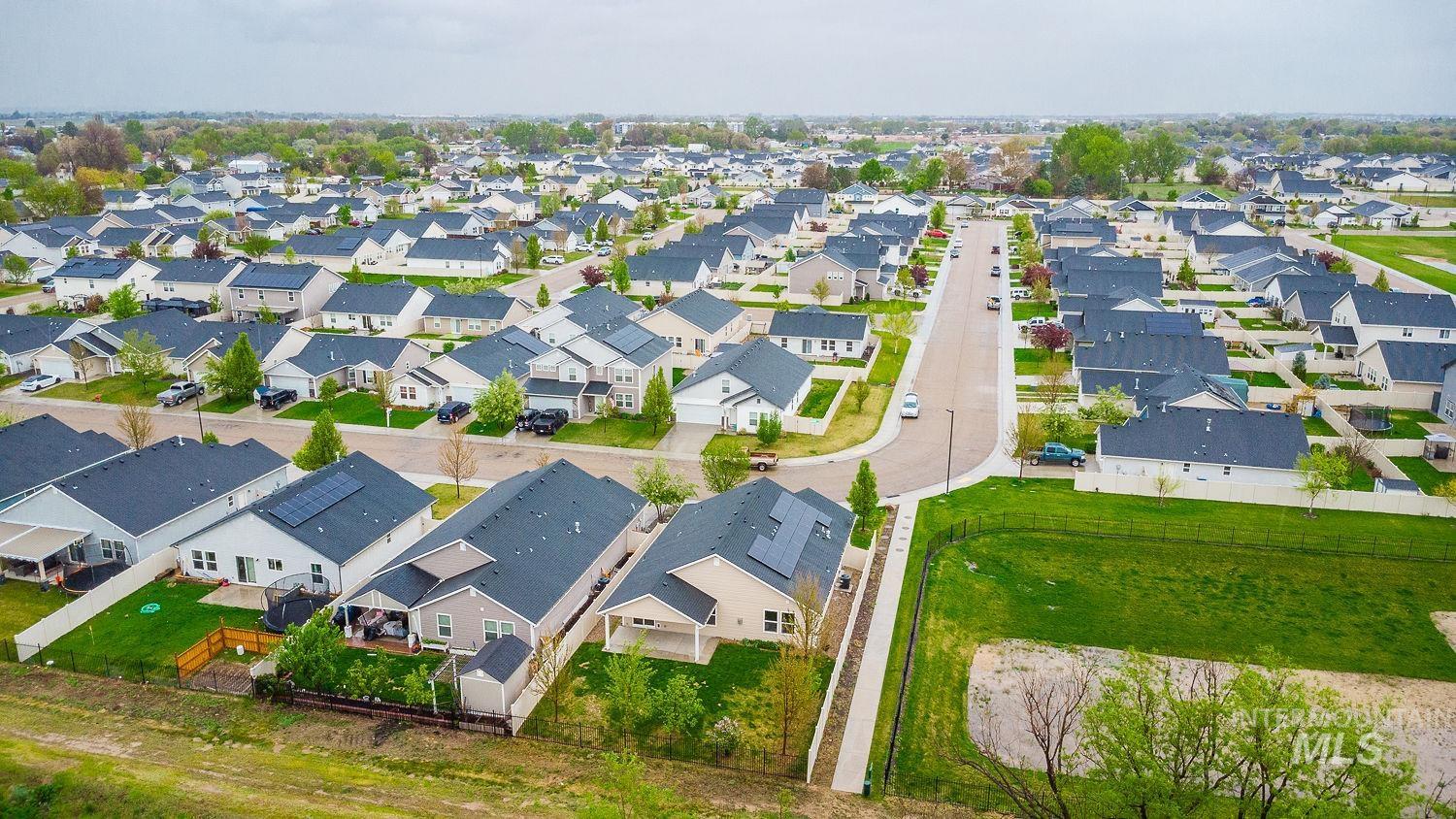 16831 Bethany Ave., Caldwell, Idaho 83607, 3 Bedrooms, 2 Bathrooms, Residential For Sale, Price $395,000,MLS 98983508