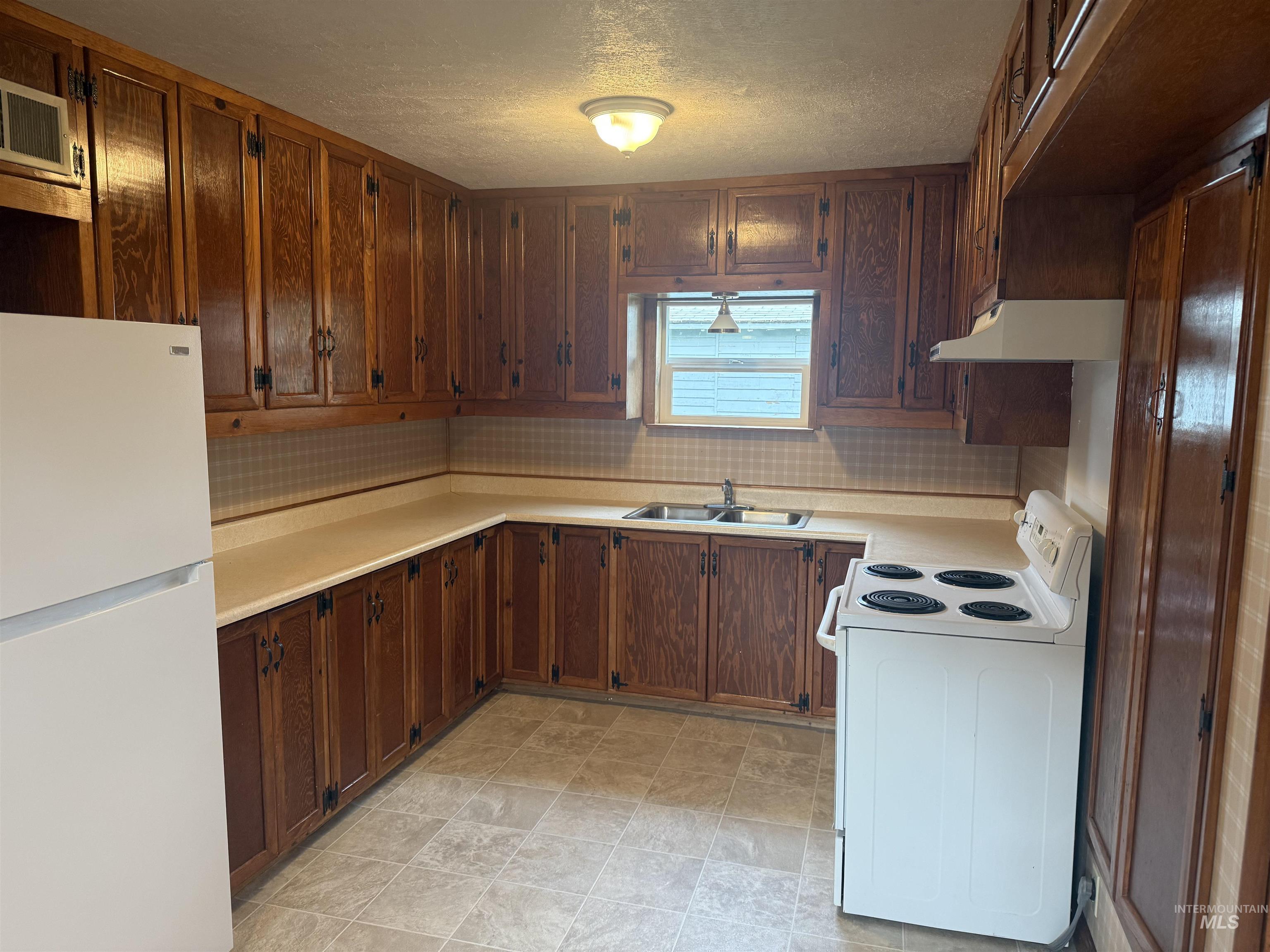 519 E Avenue F, Jerome, Idaho 83338, 4 Bedrooms, 1 Bathroom, Residential For Sale, Price $239,000, 98983511