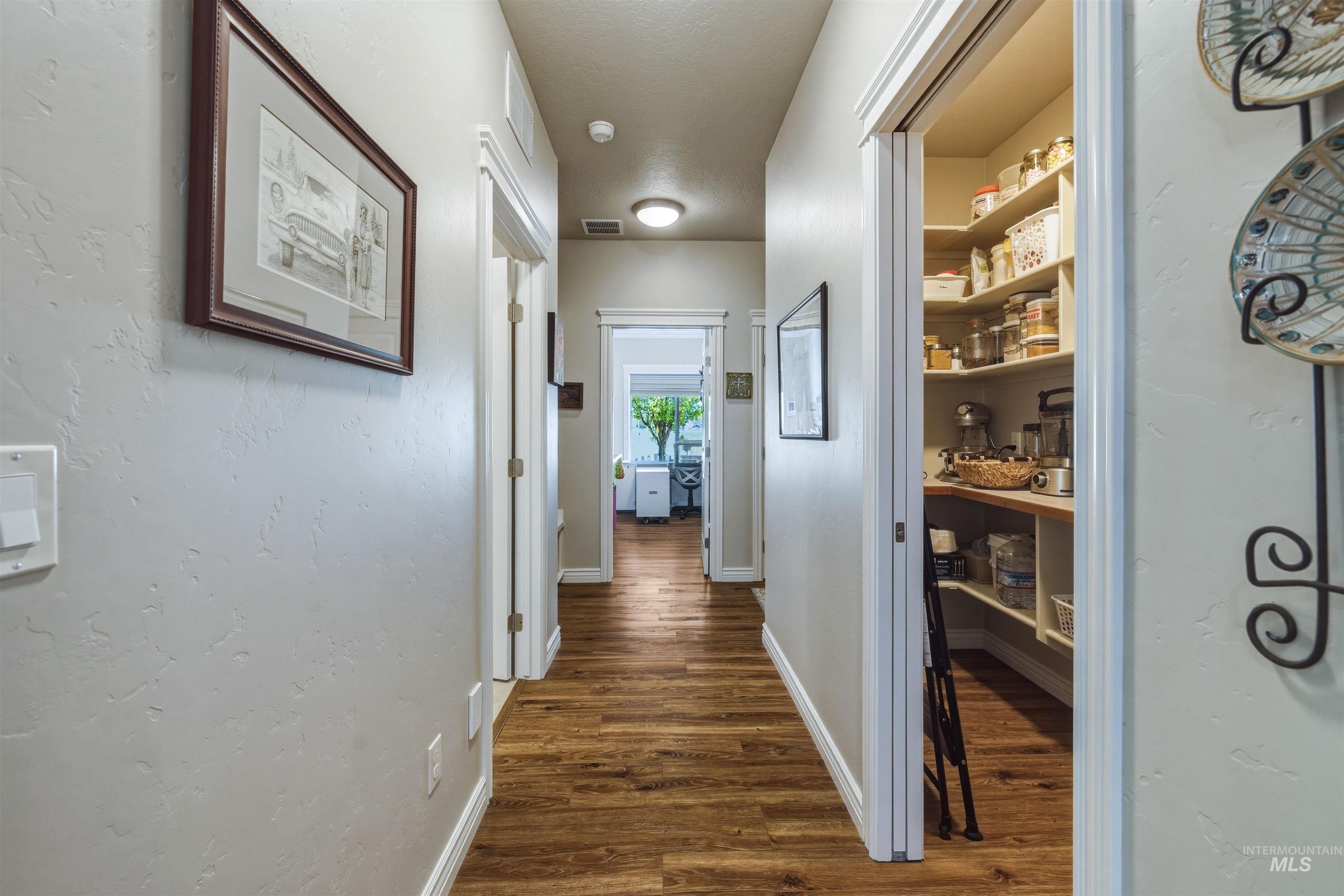 4389 N Morninggale Pl, Boise, Idaho 83713, 3 Bedrooms, 2 Bathrooms, Residential For Sale, Price $679,900,MLS 98983516