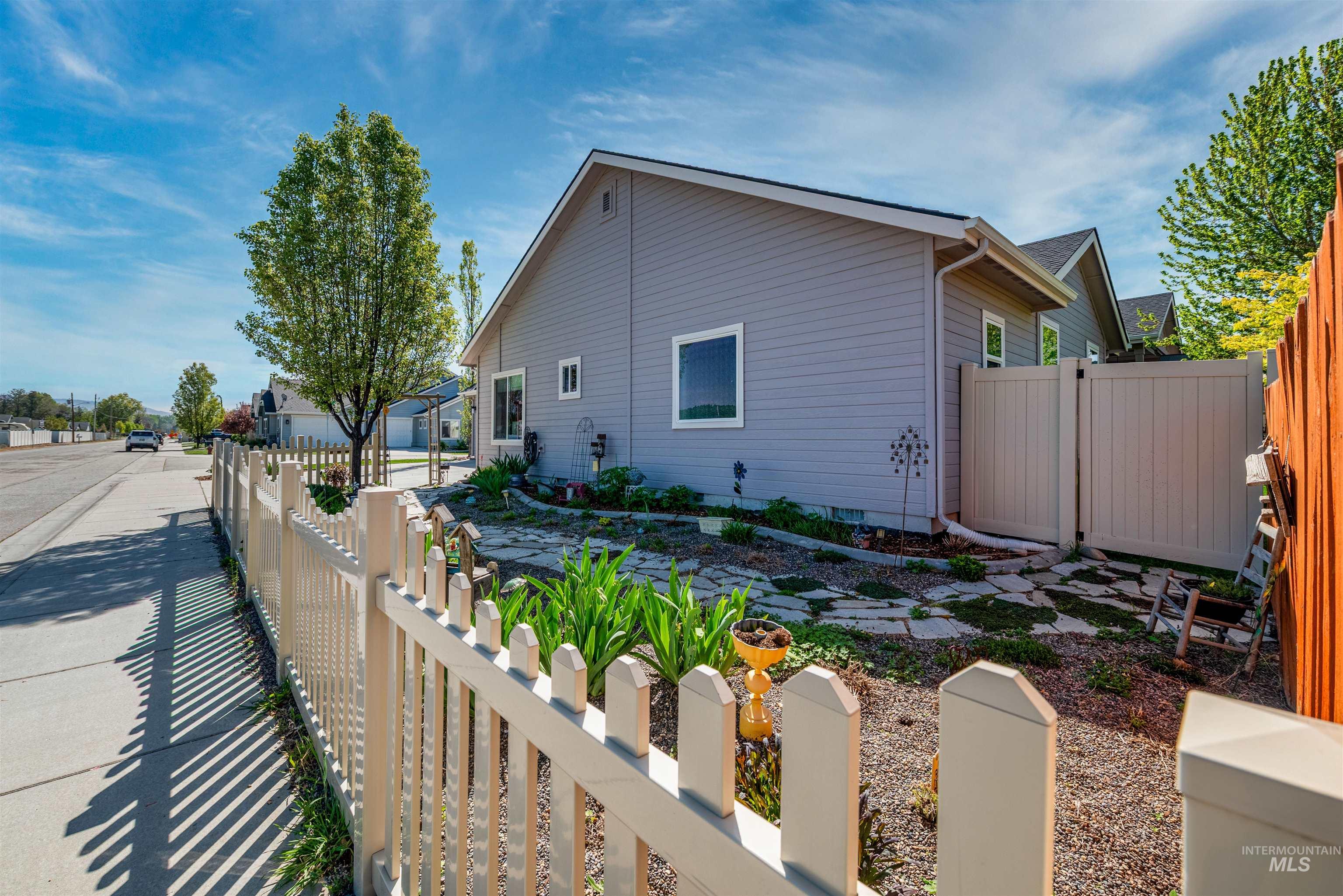 4389 N Morninggale Pl, Boise, Idaho 83713, 3 Bedrooms, 2 Bathrooms, Residential For Sale, Price $679,900,MLS 98983516