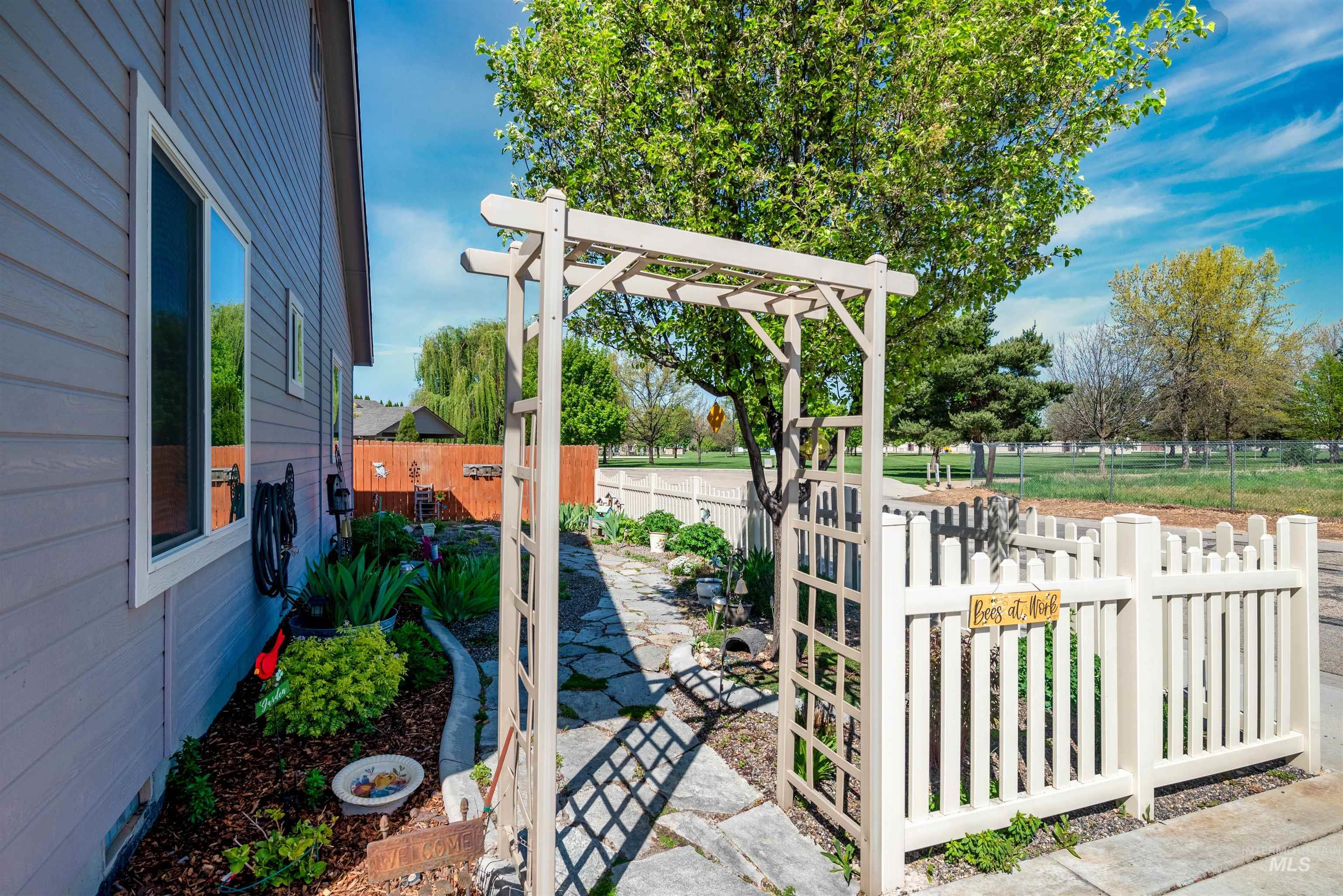 4389 N Morninggale Pl, Boise, Idaho 83713, 3 Bedrooms, 2 Bathrooms, Residential For Sale, Price $679,900,MLS 98983516