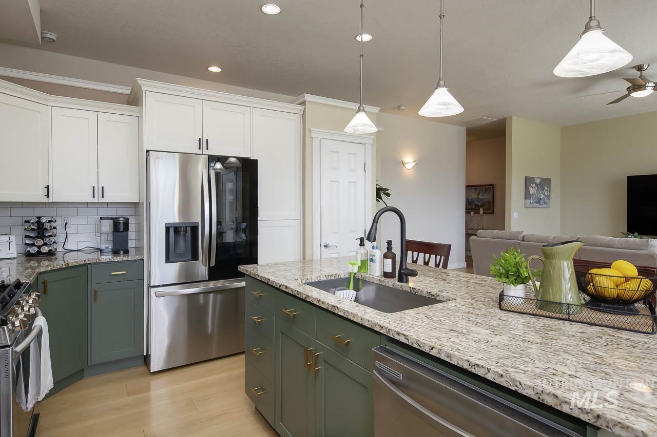 5175 W Tournament Dr, Meridian, Idaho 83646-8813, 4 Bedrooms, 2.5 Bathrooms, Residential For Sale, Price $540,000,MLS 98983518
