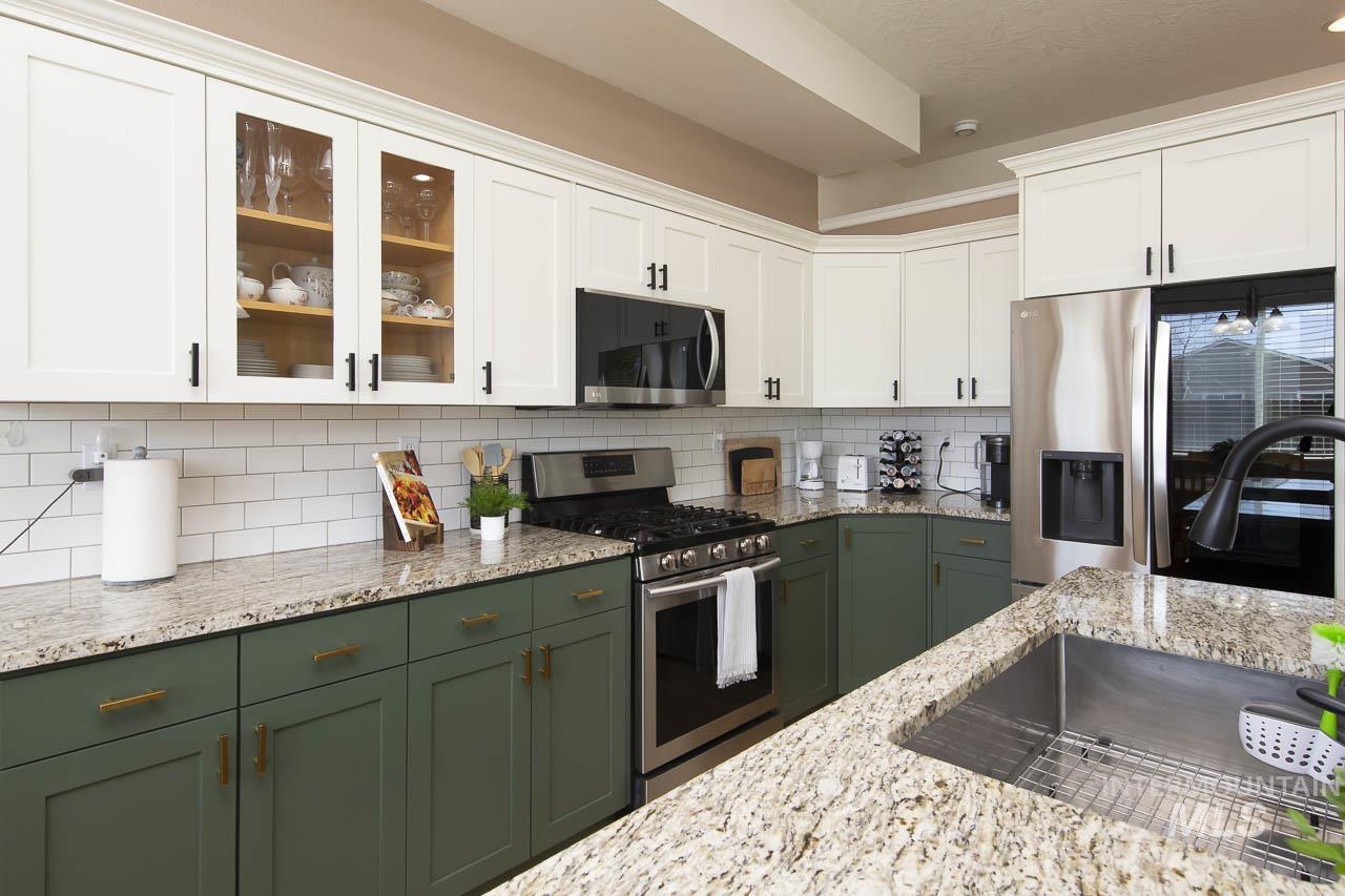 5175 W Tournament Dr, Meridian, Idaho 83646-8813, 4 Bedrooms, 2.5 Bathrooms, Residential For Sale, Price $540,000,MLS 98983518