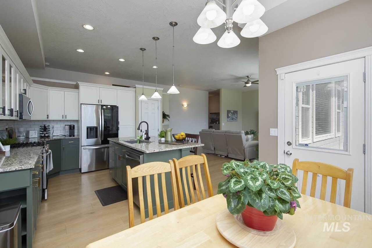 5175 W Tournament Dr, Meridian, Idaho 83646-8813, 4 Bedrooms, 2.5 Bathrooms, Residential For Sale, Price $540,000,MLS 98983518