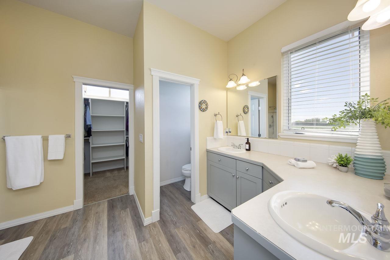 5175 W Tournament Dr, Meridian, Idaho 83646-8813, 4 Bedrooms, 2.5 Bathrooms, Residential For Sale, Price $540,000,MLS 98983518