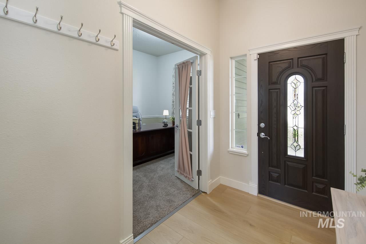 5175 W Tournament Dr, Meridian, Idaho 83646-8813, 4 Bedrooms, 2.5 Bathrooms, Residential For Sale, Price $540,000,MLS 98983518